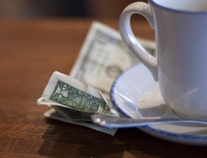Американский ресторан запретил давать чаевые официантам