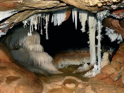 Одна из самых красивых пещер Испании вновь открыта для посещения туристов