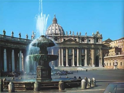 В Риме голые туристы осквернили фонтан XVI века