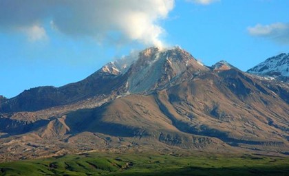 Камчатский вулкан Шивелуч выбросил столб пепла высотой 9 км