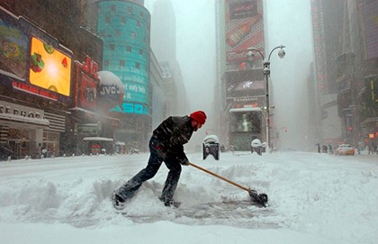 Число жертв снегопадов в США возросло до 10 человек