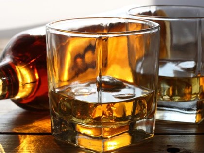 Власти Турции запретили продавать алкоголь в самолетах и поездах