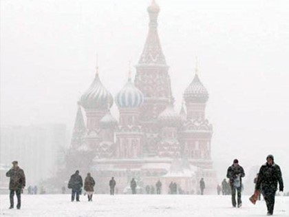 Из-за мощного снегопада в Москве задержано свыше сотни рейсов