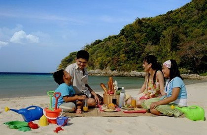 Туристам на Пхукете запретили есть на пляжах