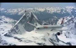На французском курорте самолет столкнулся с лыжницей