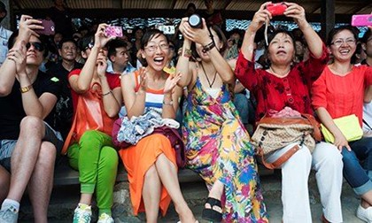 Китайские власти стали следить за своими туристами