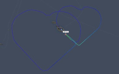 Самолет Air Malta нарисовал в небе два сердца