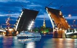В Петербурге запретили ночные прогулки по Неве
