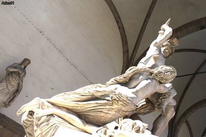 Вандалы отломали палец у флорентийской статуи