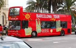 Туристы угнали экскурсионный автобус в Барселоне