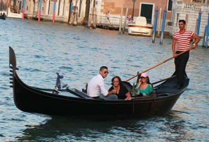 Туристы в Венеции угнали гондолу