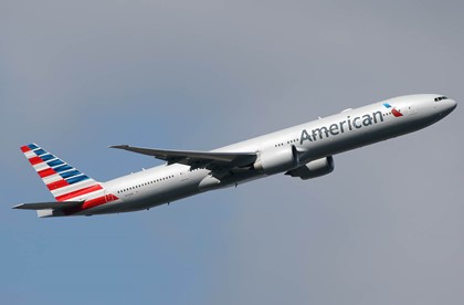Пилот American Airlines умер во время рейса