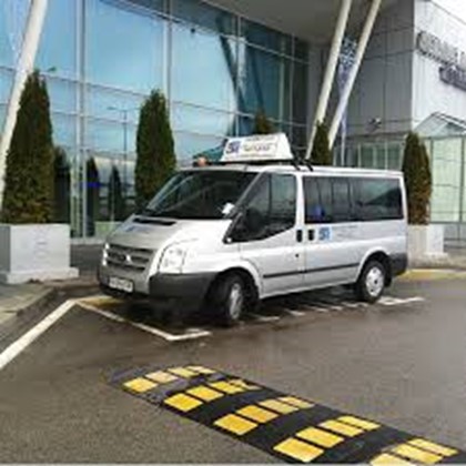 В аэропорту Софии нашли заминированный автобус