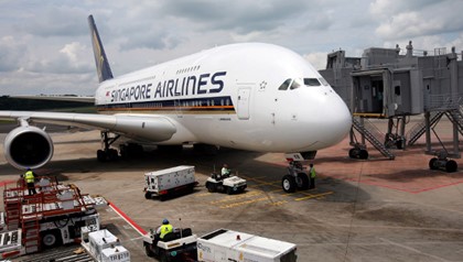 Singapore Airlines запретила перевозить транспорт в багаже