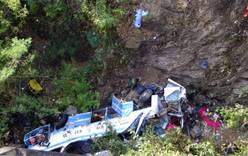 В Таиланде автобус с туристами упал в ущелье