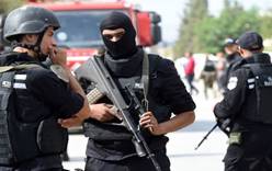 В Тунисе продлен режим чрезвычайного положения