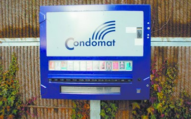 В Германии автомат с презервативами убил грабителя