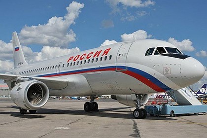 В Анталии торжественно встретили первый самолет с туристами из РФ
