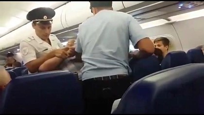 Пьяный турист устроил дебош на борту самолета
