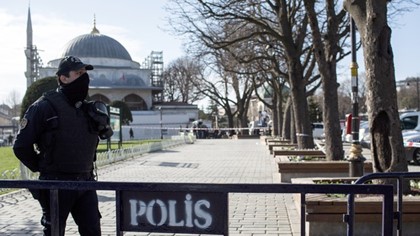 Полиция Турции задержала троих россиян по подозрению в терроризме