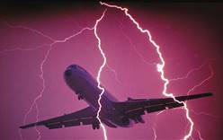 Летевший из Харбина в Хабаровск самолёт повредила молния