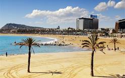 Барселонские пляжи готовят к сезону