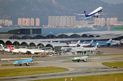 Аэропорт Гонконга вводит плату для вылетающих пассажиров