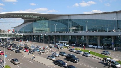 В Шереметьево началась эвакуация автомобилей нарушителей правил стоянки на подъездных дорогах к аэропорту на постоянной основе