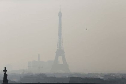 Париж окутал сильнейший смог