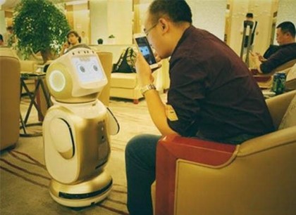 Китайская авиакомпания взяла на работу роботов