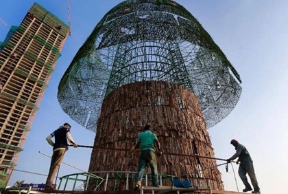 Самая высокая в мире рождественская ель установлена  в Шри-Ланке