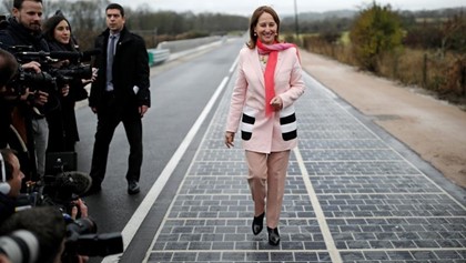 Во Франции открыли солнечную дорогу