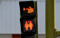 В Сан-Фернандо раскритиковали «гей-светофоры»