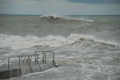 В Крыму объявлено штормовое предупреждение на два дня