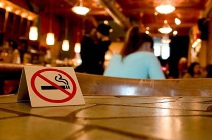 В Азербайджане запретят курить в гостиницах и ресторанах