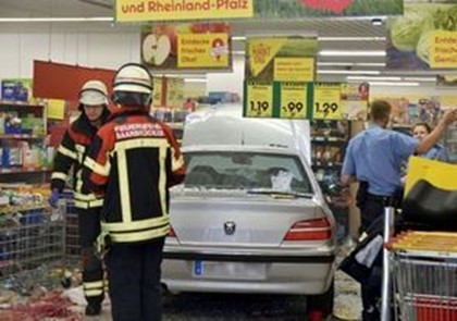 91-летний немец въехал в супермаркет