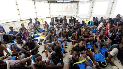 Испанское правительство отказалось принять новую группу беженцев, спасенных на море