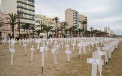 Испанский пляж превратили в кладбище