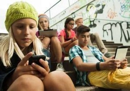 Во Франции запретили мобильные телефоны в школах
