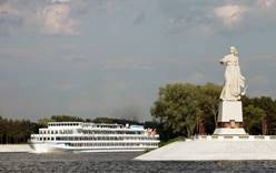 Легендарный монумент «Волга» отмечает 65-летие