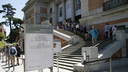 Из музея Прадо вывели голую парочку