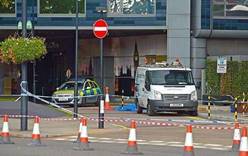 Стеклянная панель упала на пешехода в Лондоне