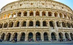Турист украл кусок Колизея