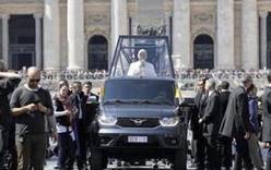 Папа Римский пересел на УАЗ