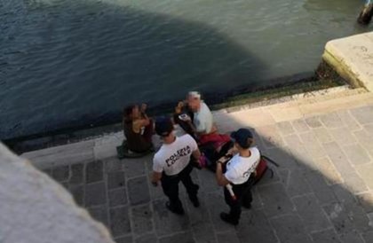 Немецких туристов в Венеции оштрафовали на 950 евро за кофе