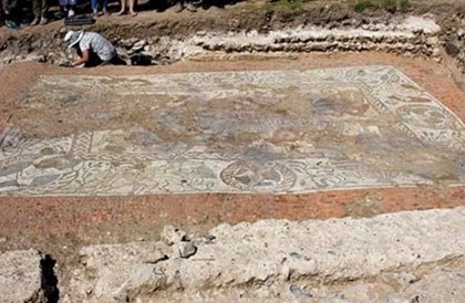 Шестиметровую древнеримскую мозаику нашли в Британии