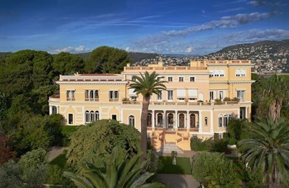 Во Франции продали самое дорогое поместье в мире