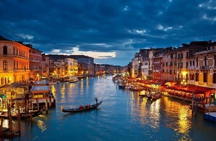 Бомбу времен Второй мировой обезвредили в Венеции