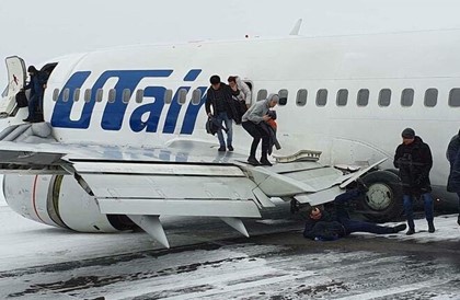 Самолет Utair совершил жесткую посадку в Коми