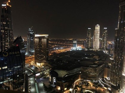Отели Дубая подсветили свои окна в виде сердца в знак солидарности